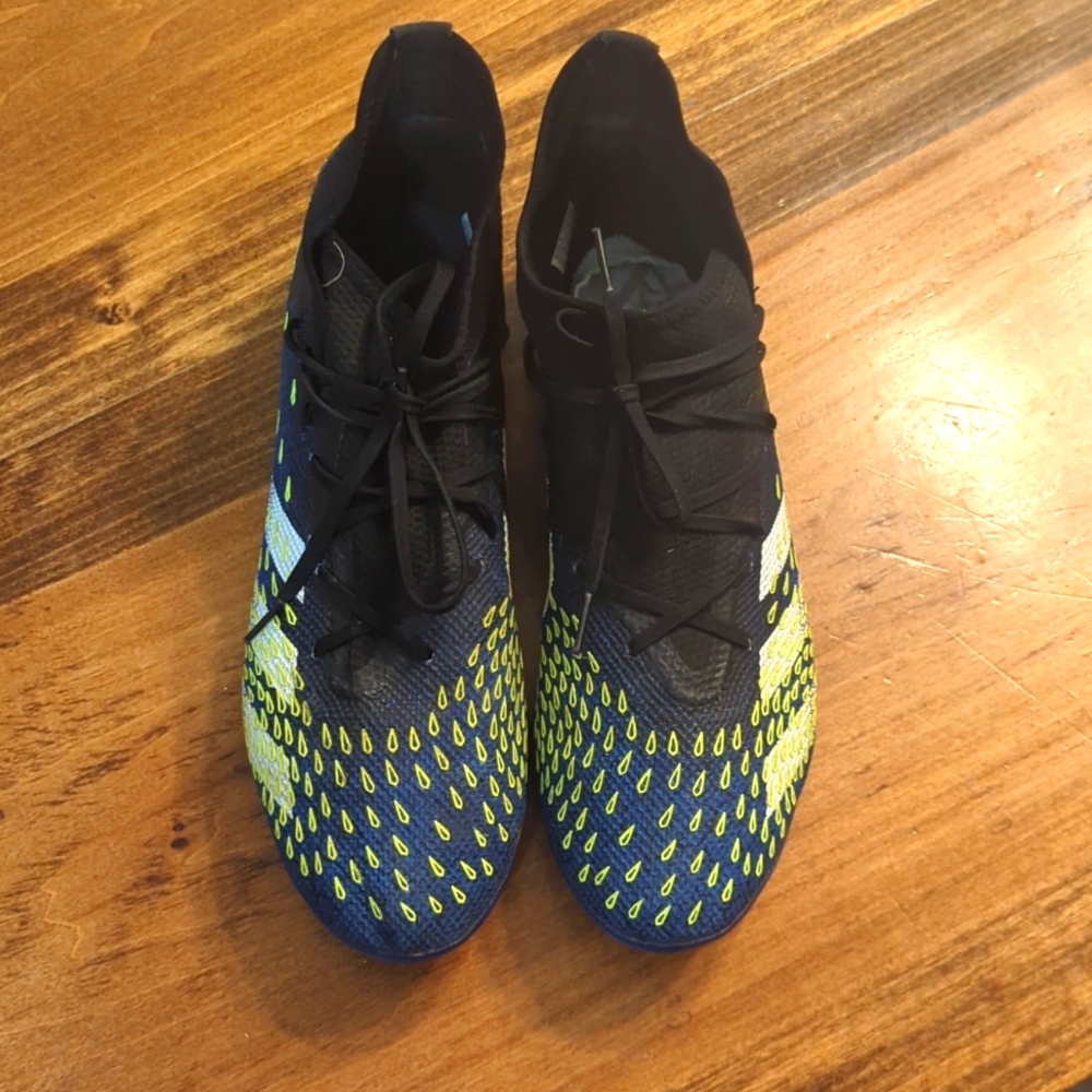 Men's soccer cleats